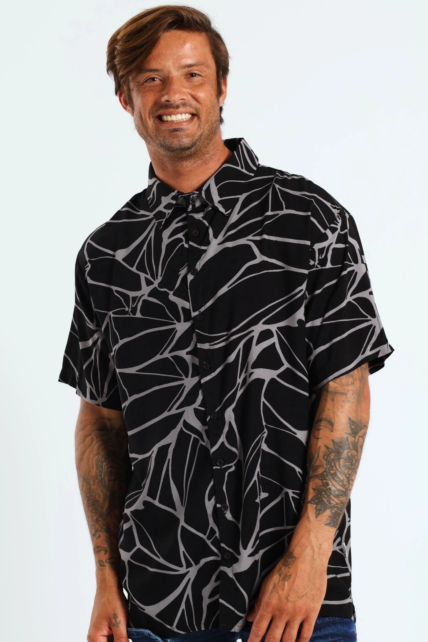 Fashion catalog Brad Short Sleeve Shirt - Black Runway fashion