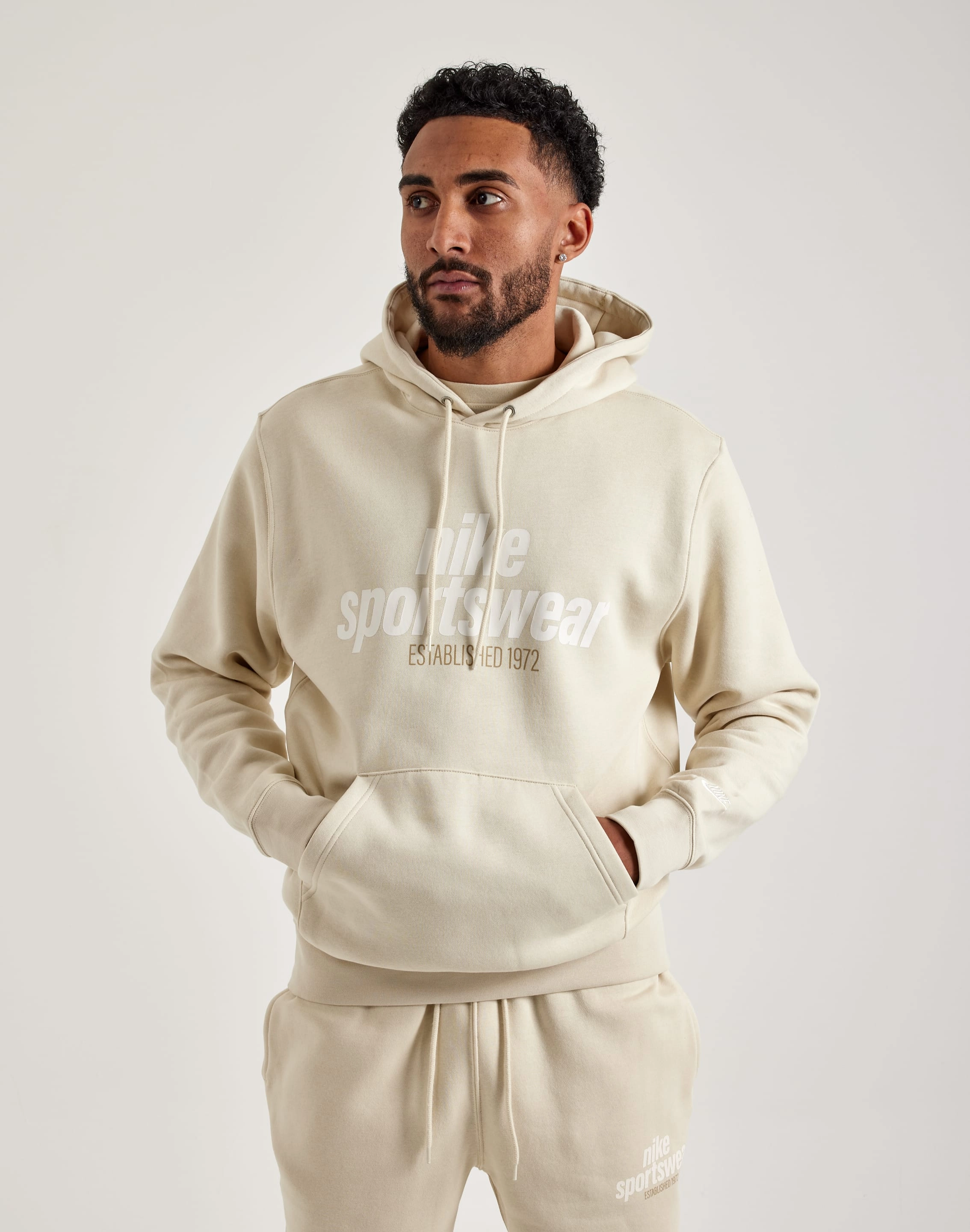 Fashion essentials Nike Club Fleece Pullover Hoodie Street fashion