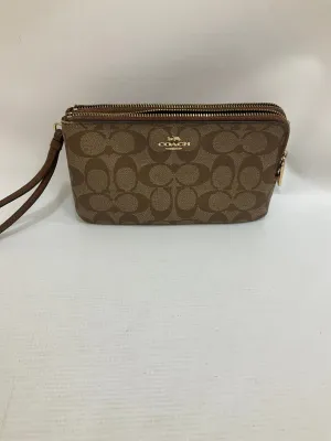 Coach Bags Wristlet Designer By Coach  Size: Medium