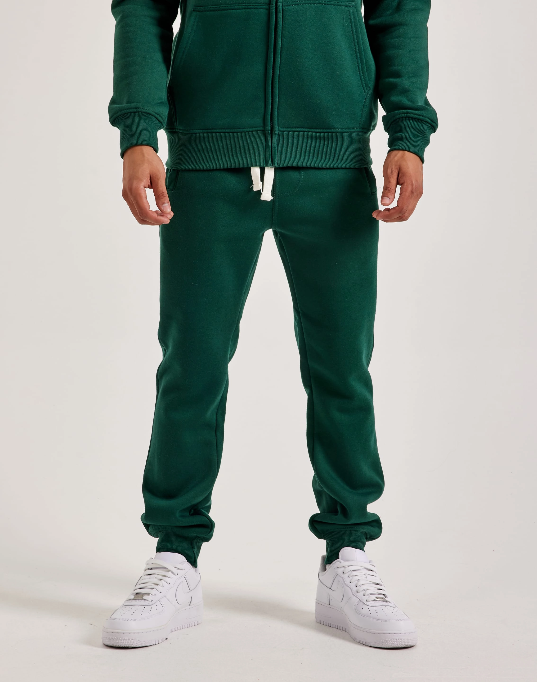 Fashion lookbook DH Essentials Basic Cuff Fleece Pants Smart fashion (wearables)