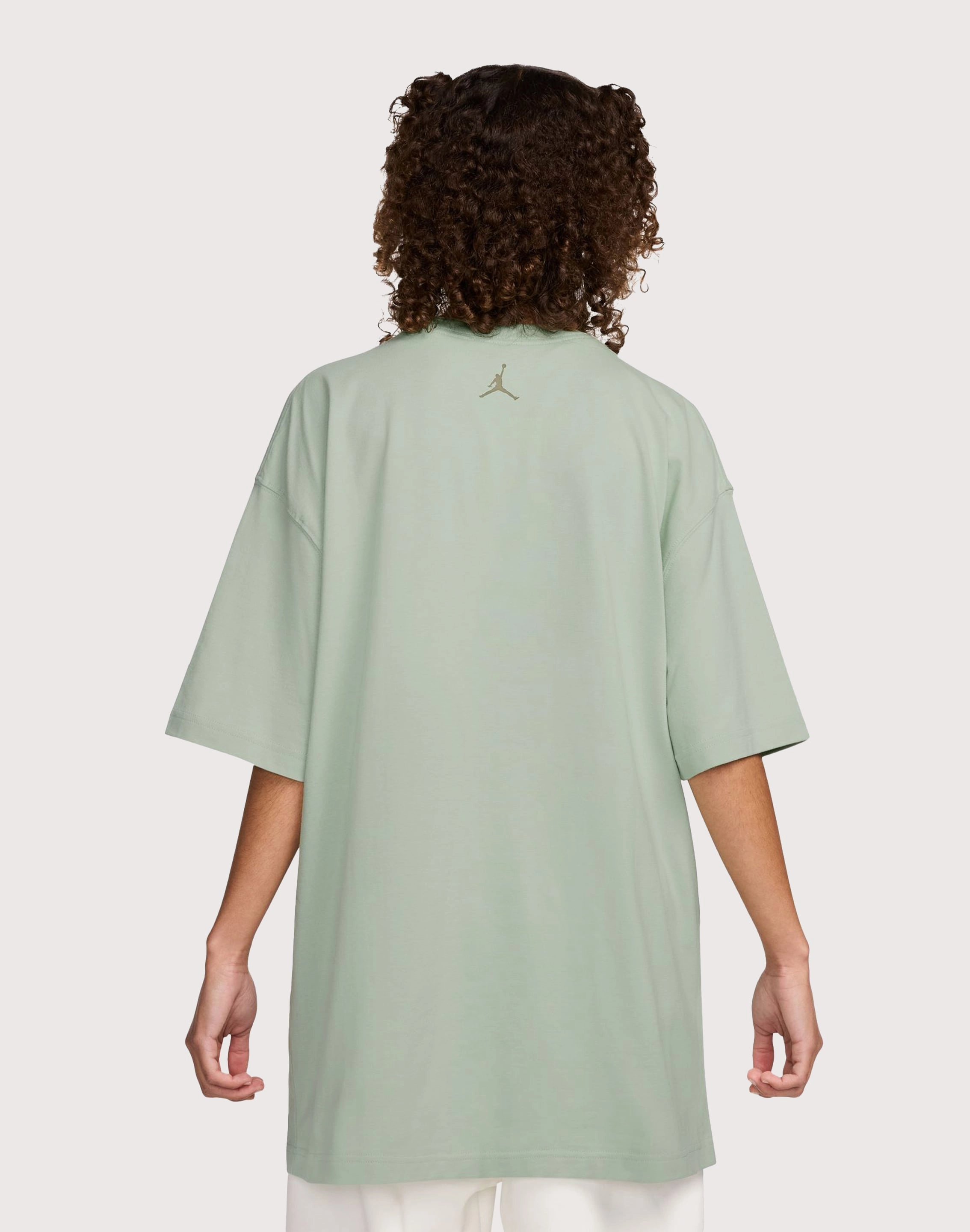 Fashion models Jordan Oversized Graphic Tee