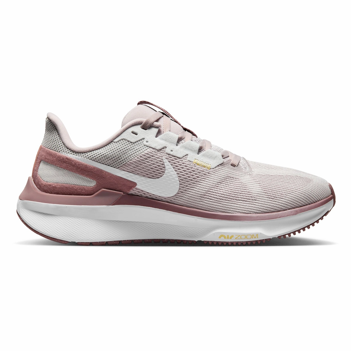 Focused Nike Structure 25 Dramatic