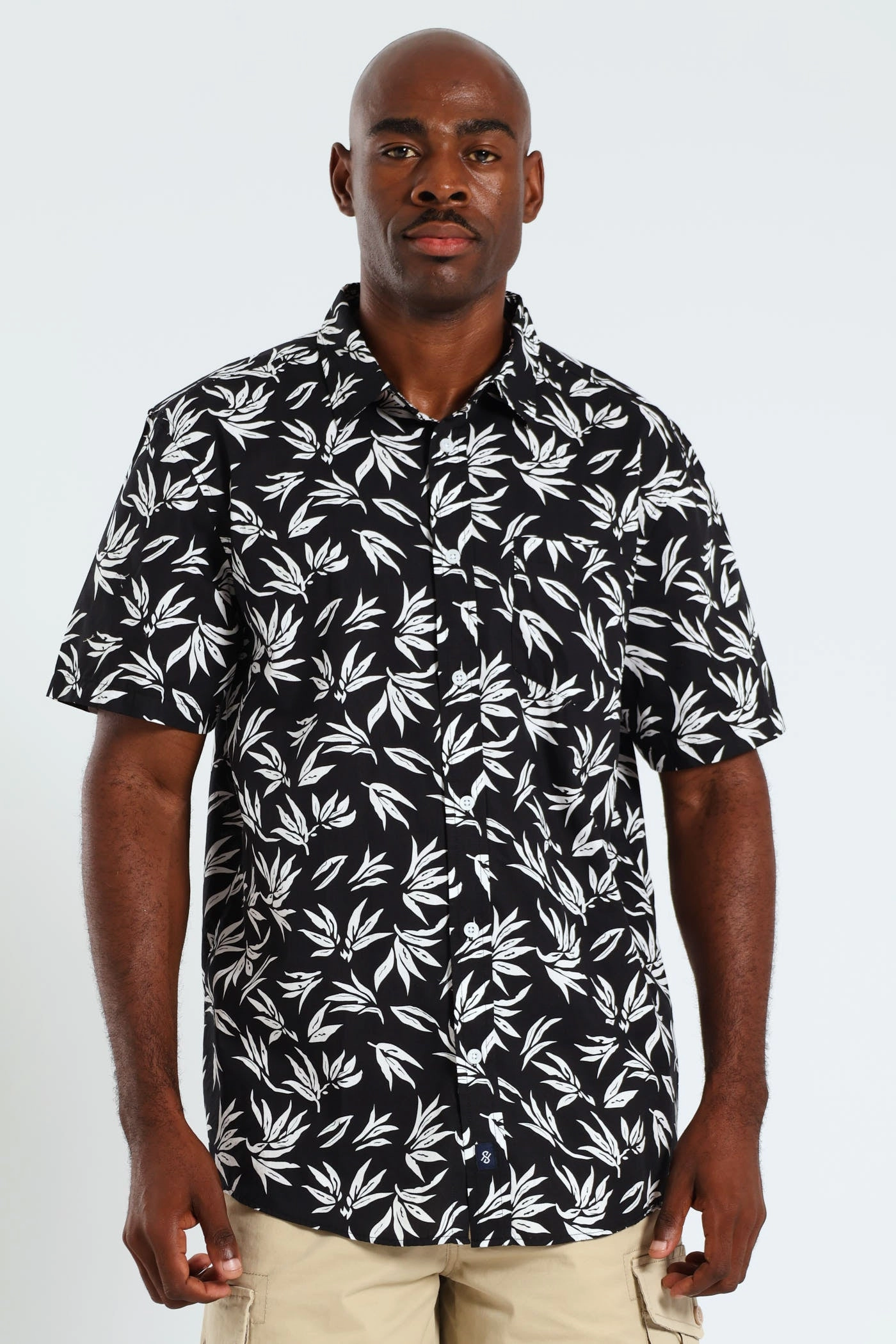 Leaf Print Shirt - Black Fashion technology Fashion for all body types