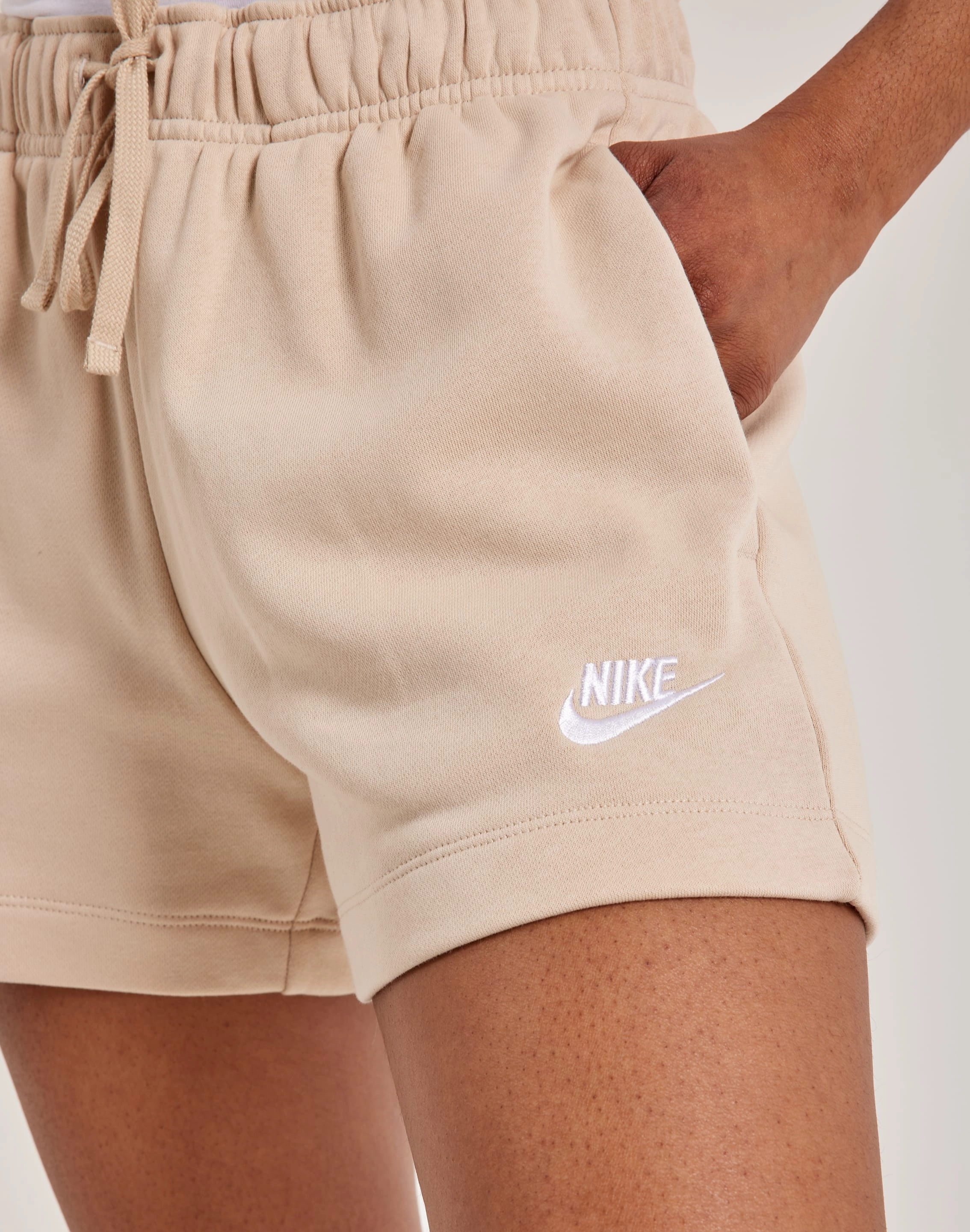 Leather - material fashion Nike Club Fleece Mid-Rise Shorts