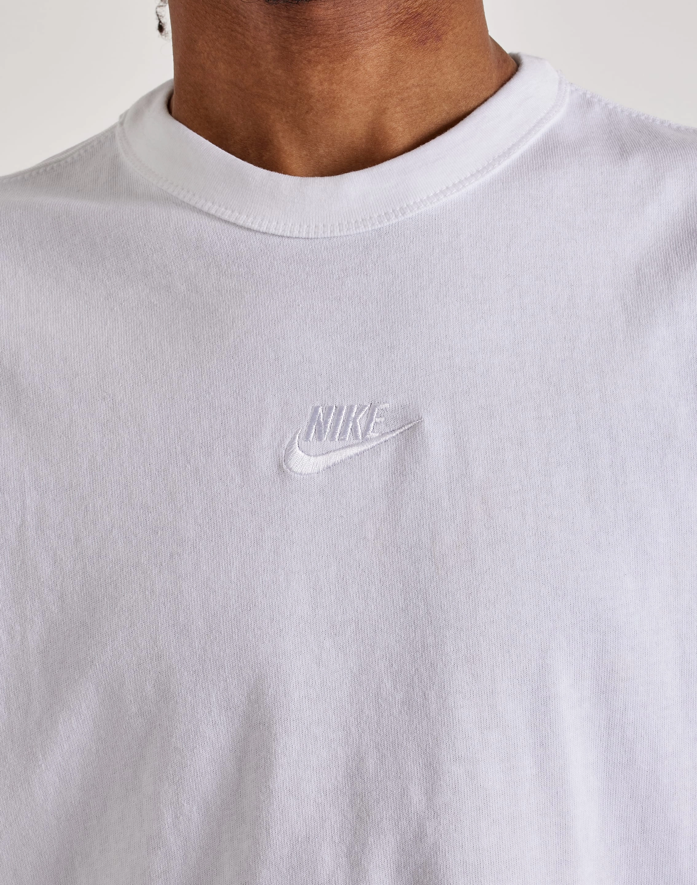 Minimalist fashion Nike  NSW Premium Essential Tee