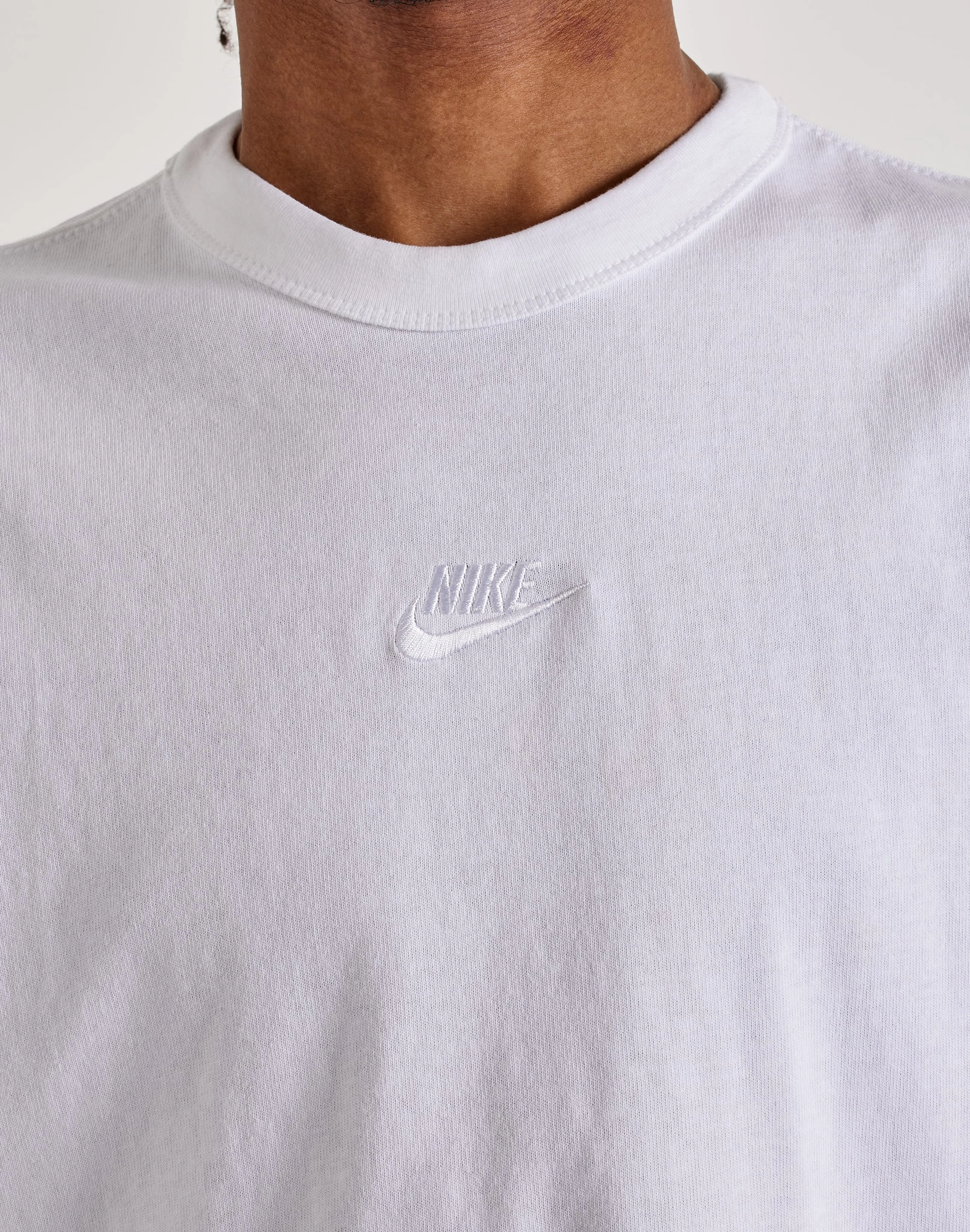 Minimalist fashion Nike  NSW Premium Essential Tee
