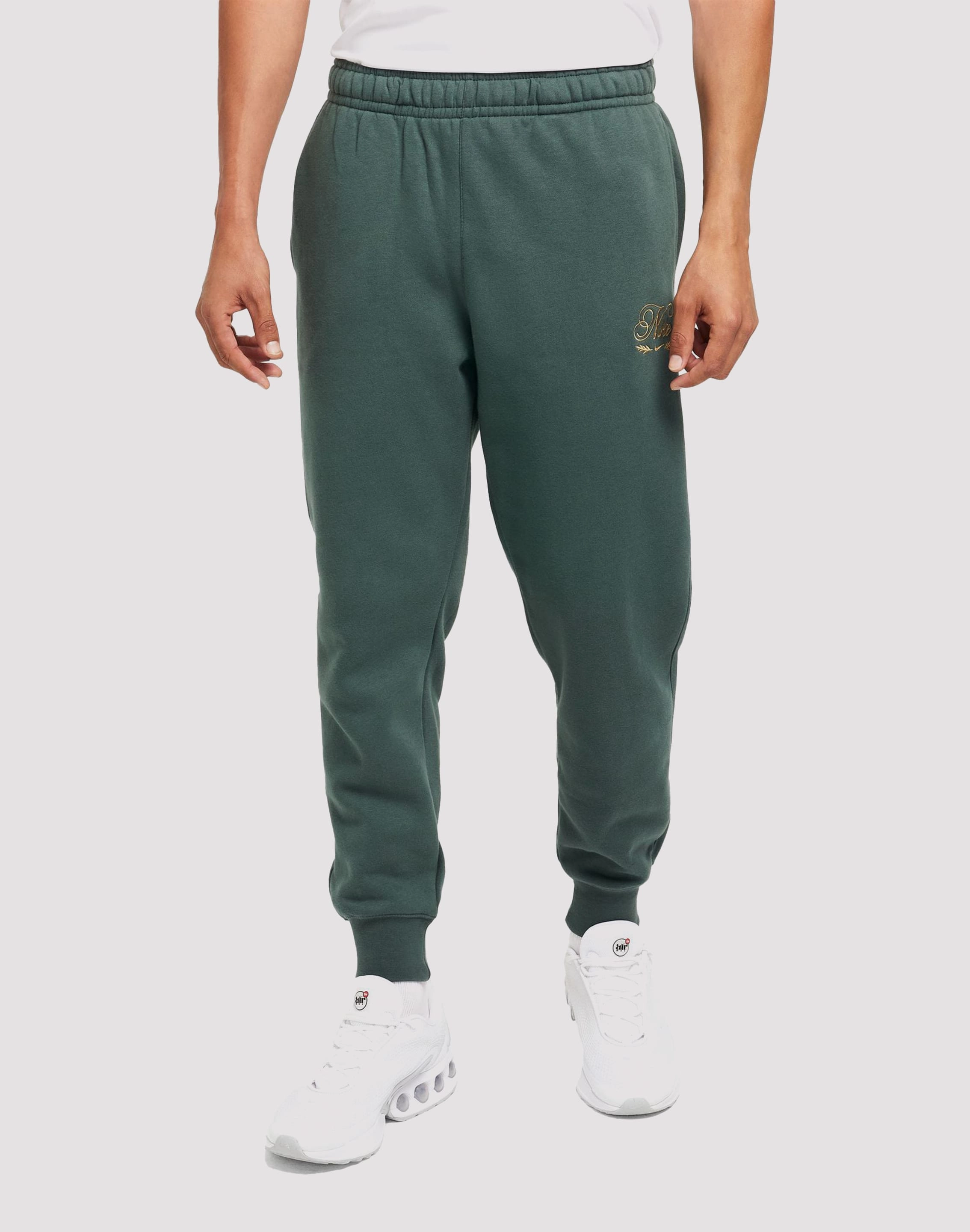Fashion for all body types Nike Sportswear Club Fleece Green Joggers High - end fashion