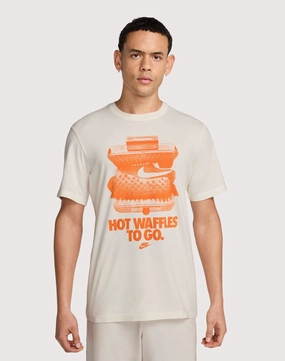Nike Sportswear Tee Preppy style items Fashion models