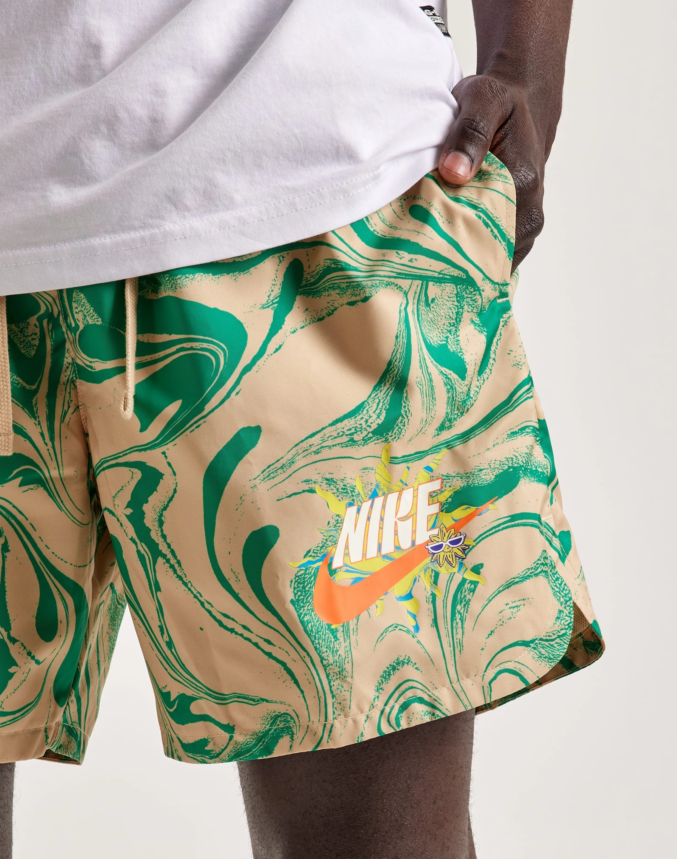Nike Woven Flow Shorts Modern fashion