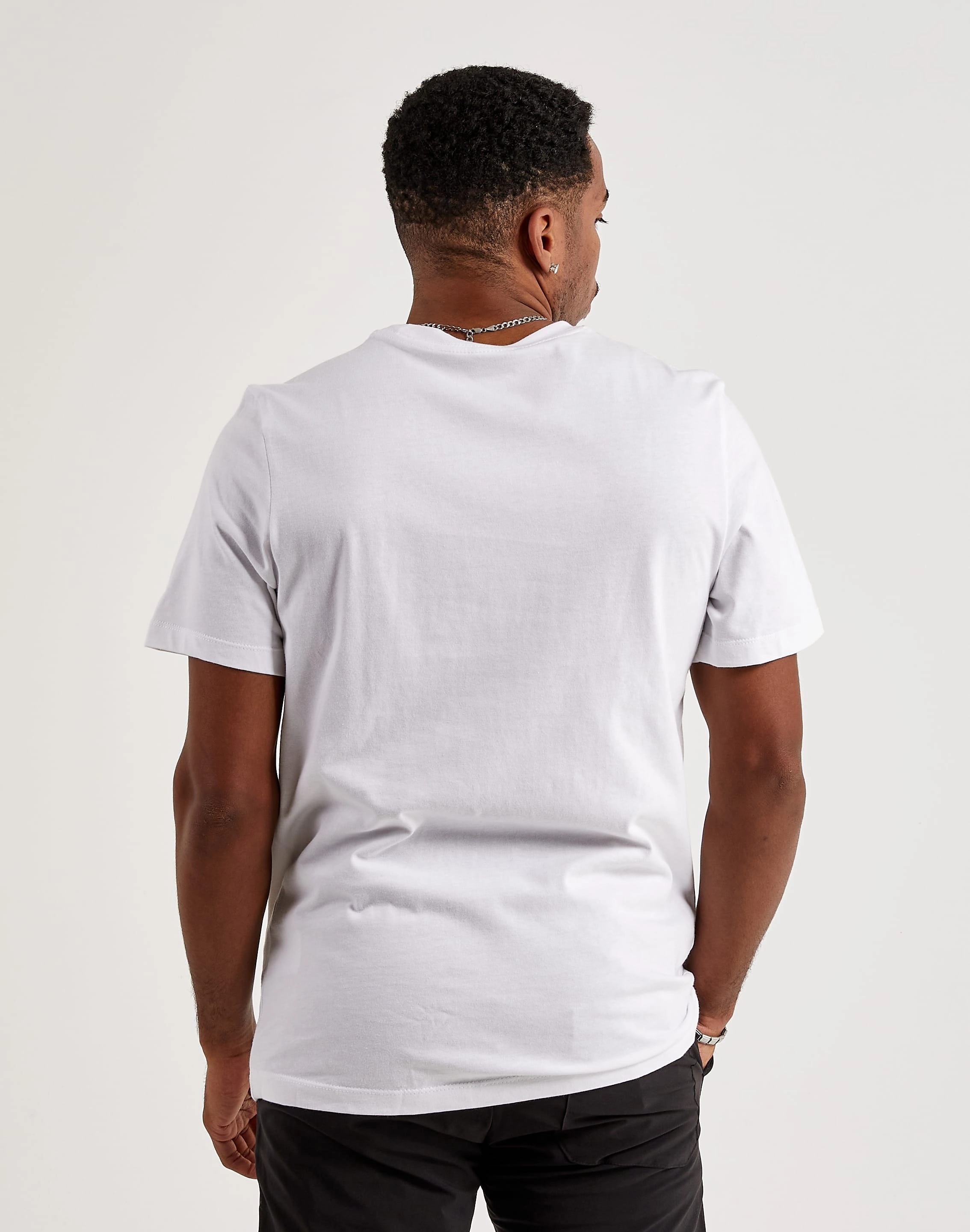 Outerwear options Nike Mountain Photo Tee