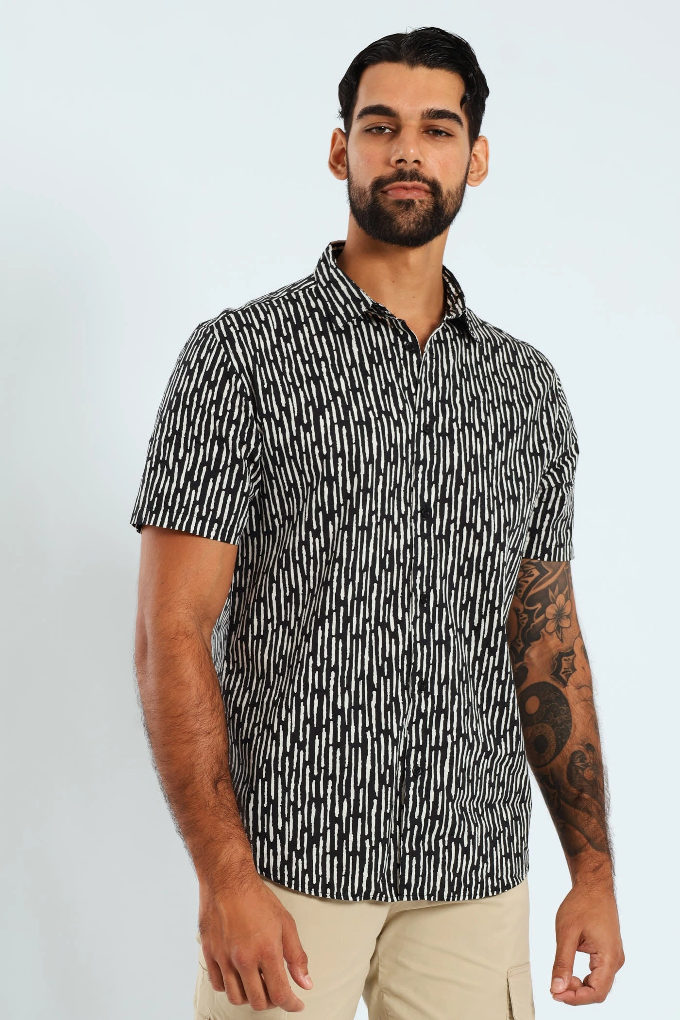 Fashion models Short Sleeve Bark Print Shirt - Black Sustainable fashion practices