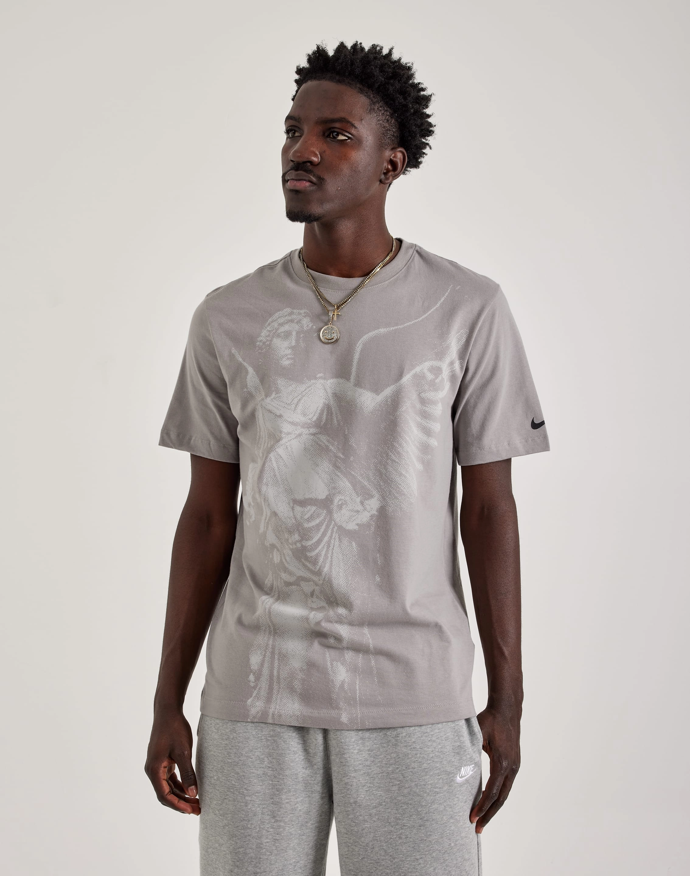 Nike Enshrined Tee Affordable fashion Luxury fashion items